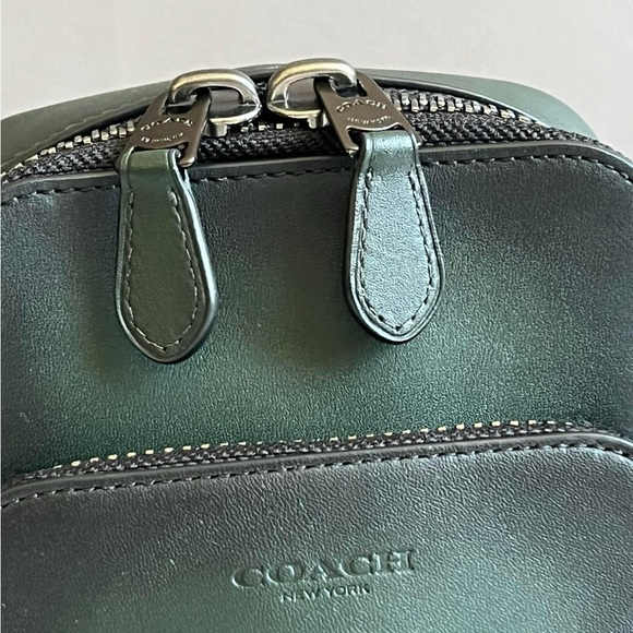 CM371 - Coach Gotham Sling Pack 13 - Picture 4 of 14